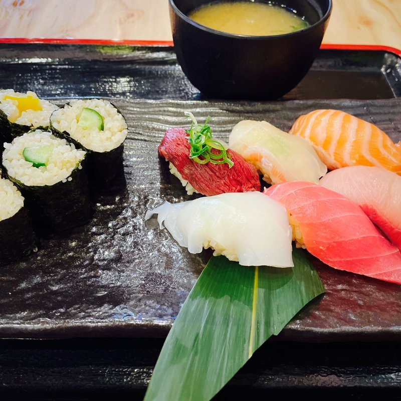 にぎり盛り合わせ(寿司×海鮮×天ぷら×食べ放題 のぶちゃん 梅田東通り店)