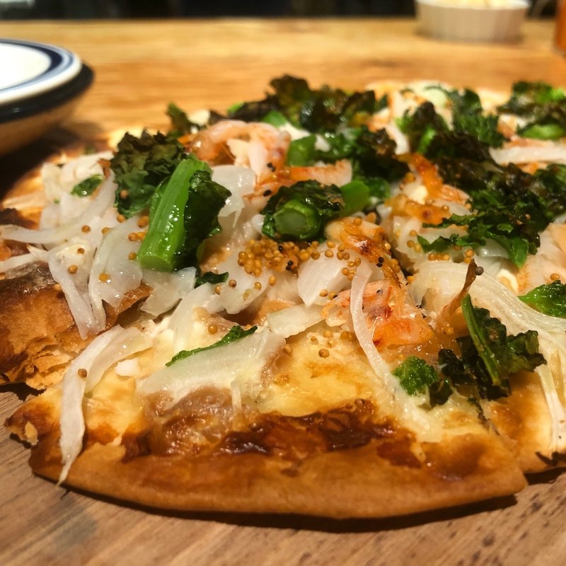 桜海老と菜の花のタルトフランベ(Ata 虎ノ門)