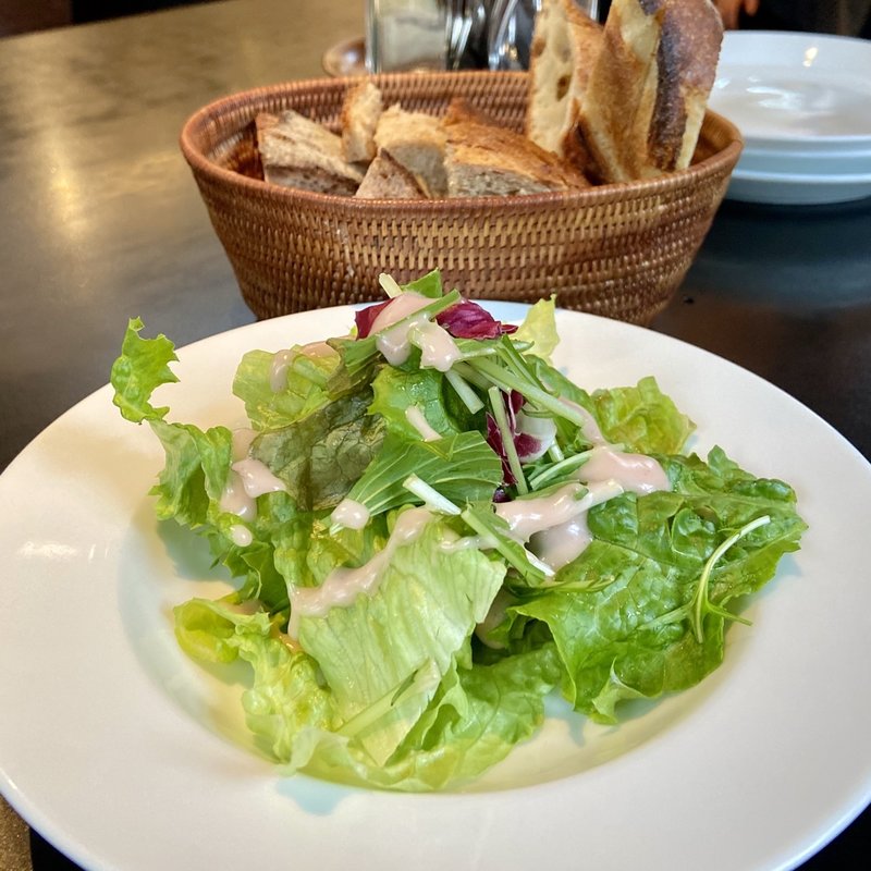 サラダとパン(ベーカリー＆レストラン沢村 旧軽井沢)