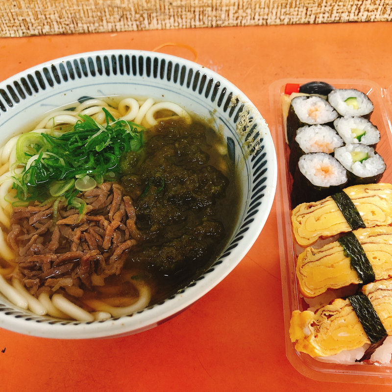 肉とろろうどん(びっくりうどん )