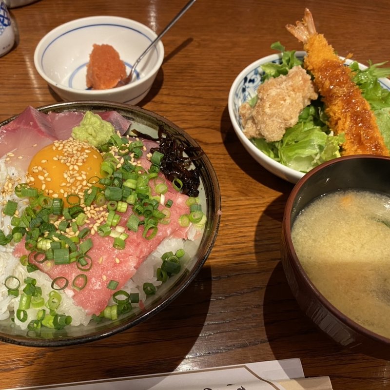寒ぶりとネギトロ・しらす丼(魚やでん （うおやでん）)