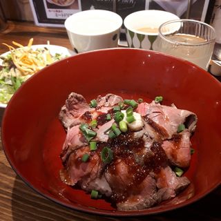 ローストビーフ丼ランチ(炭火焼きバル　フォンターナ)