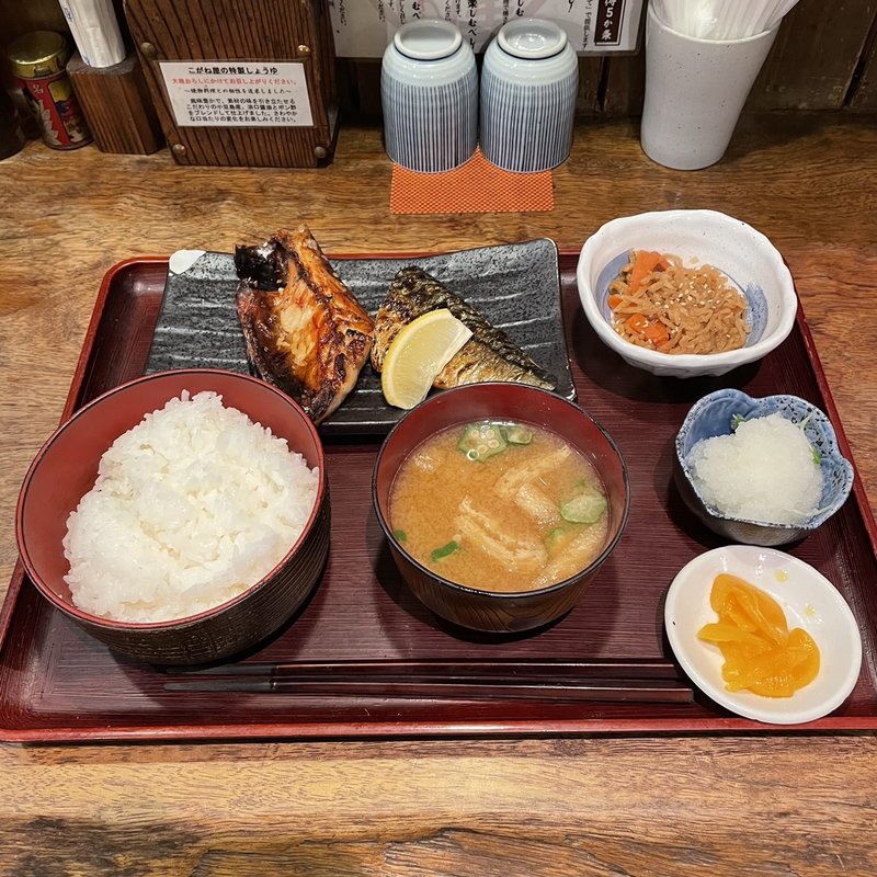 とろ鯖ハーフ&ハーフ(炭火焼食堂 こがね屋)