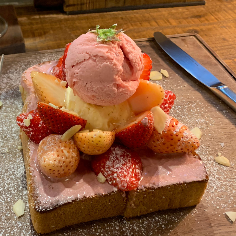 2種の苺トースト(オソラカフェ)