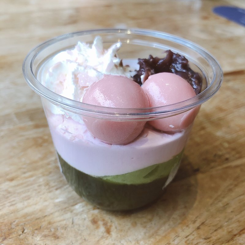 桜と宇治抹茶のパフェ(セブン-イレブン 台東浅草橋3丁目店)