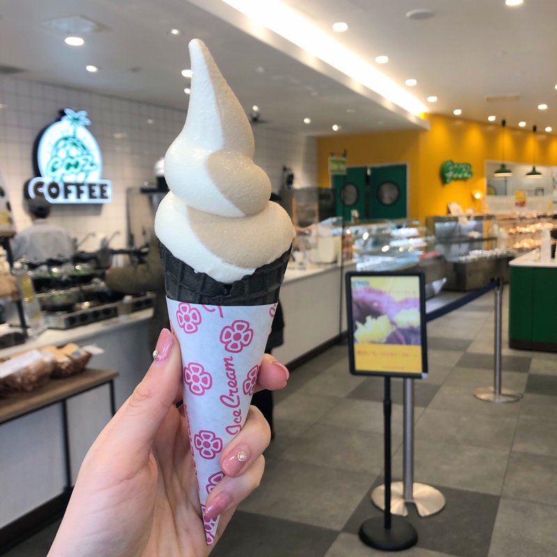 バニラ×コーヒーミックスソフトクリーム(グーツ いちょう並木通り店)