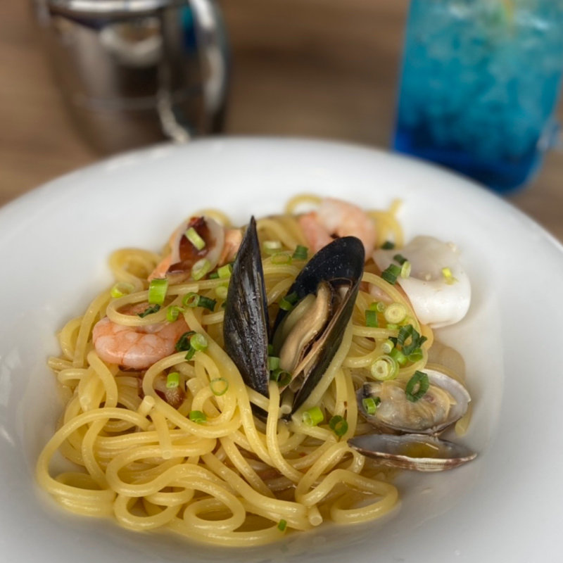 新鮮魚介たっぷりペペロンチーノ(Haleiwa cafe (ハレイワカフェ） 京都桂店)