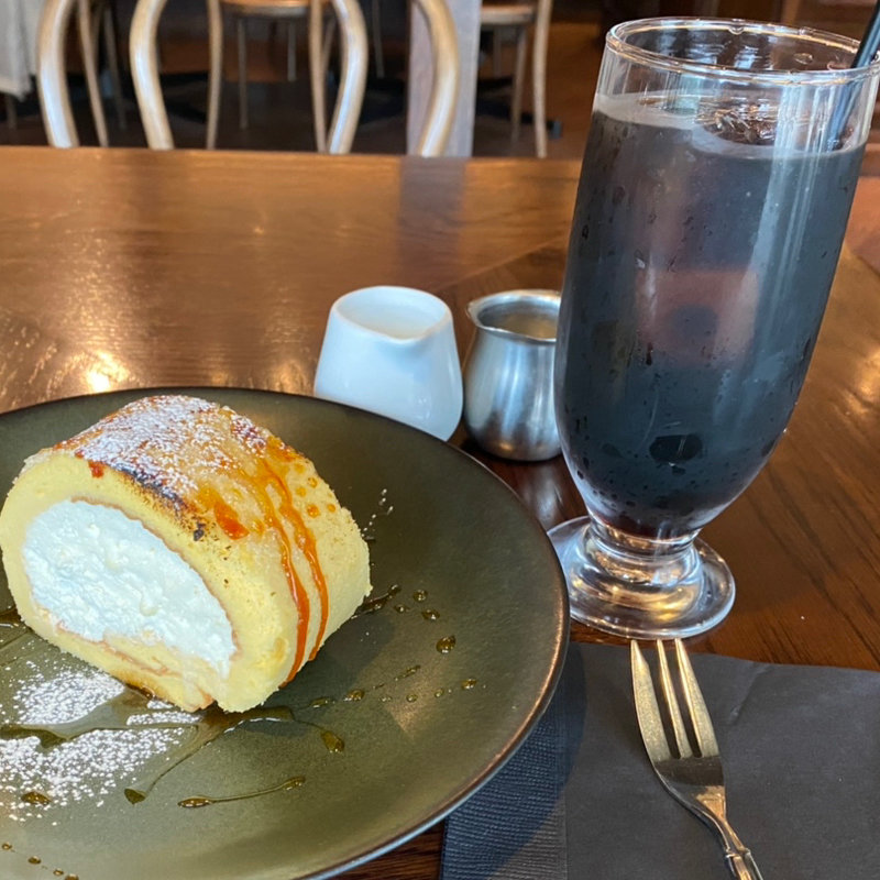 ブリュレロールケーキセット(カフェ BAMBOOHOUSE)