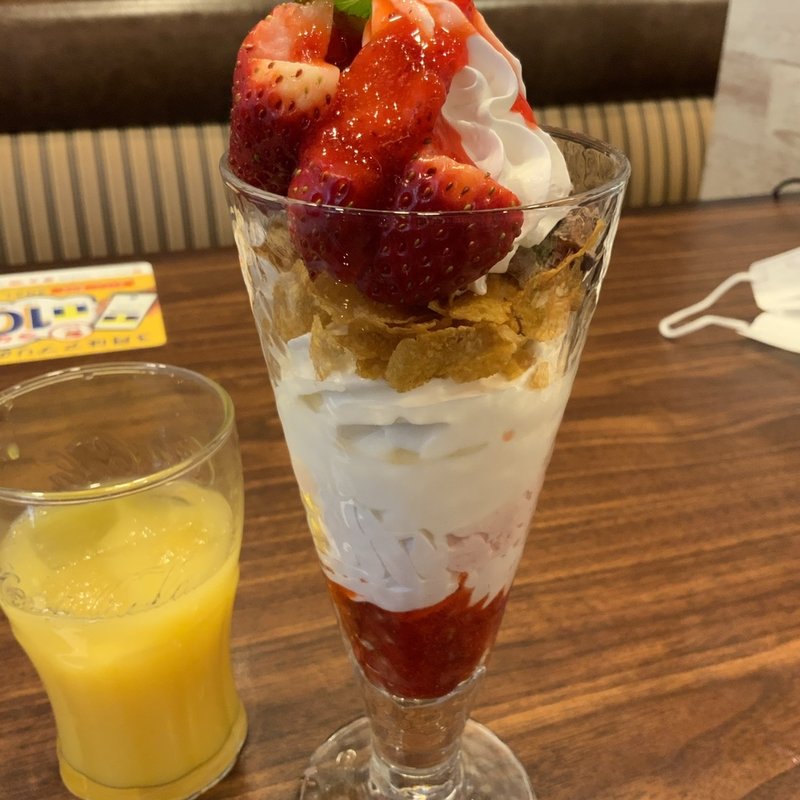 国産いちごと生チョコレートのパフェ(ジョナサン 日本橋浜町店)