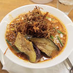 ぶどう山椒の麻婆麺(箸とレンゲ)
