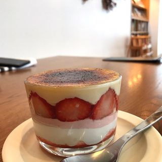 いちごブリュレパフェ(tete cafe)