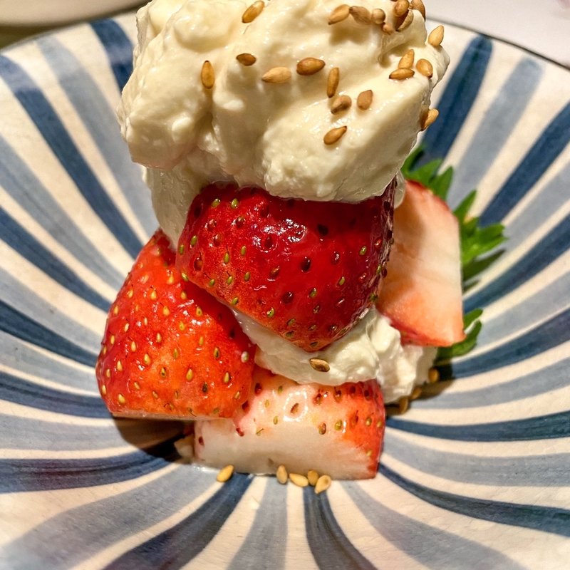 苺の白和え(料理と酒 やすもと)