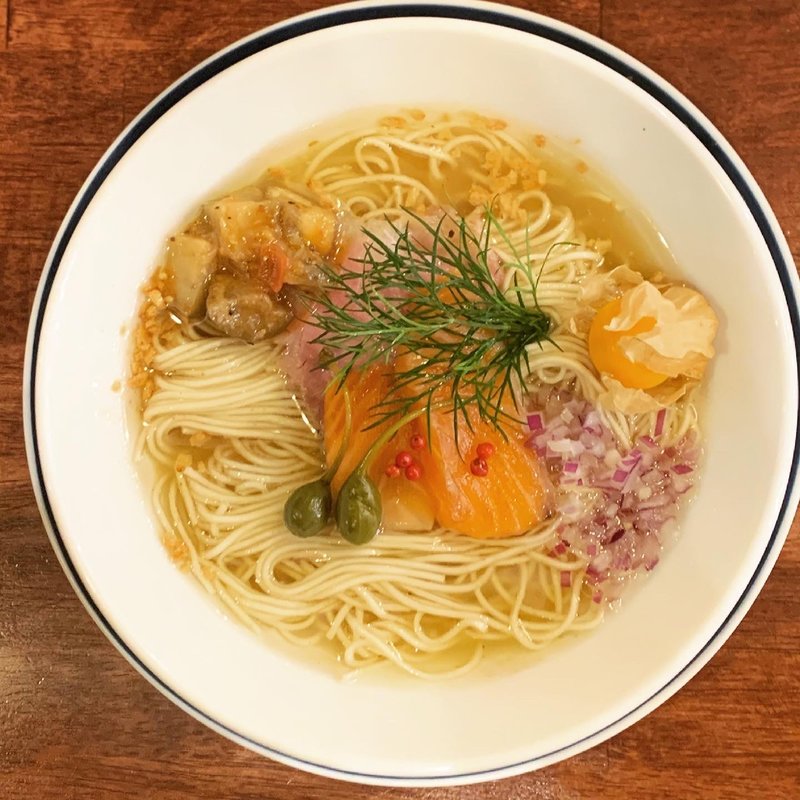 限定　スモークサーモンの塩らーめん(海老丸らーめん)