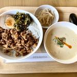 魯肉飯(琉球茶館)