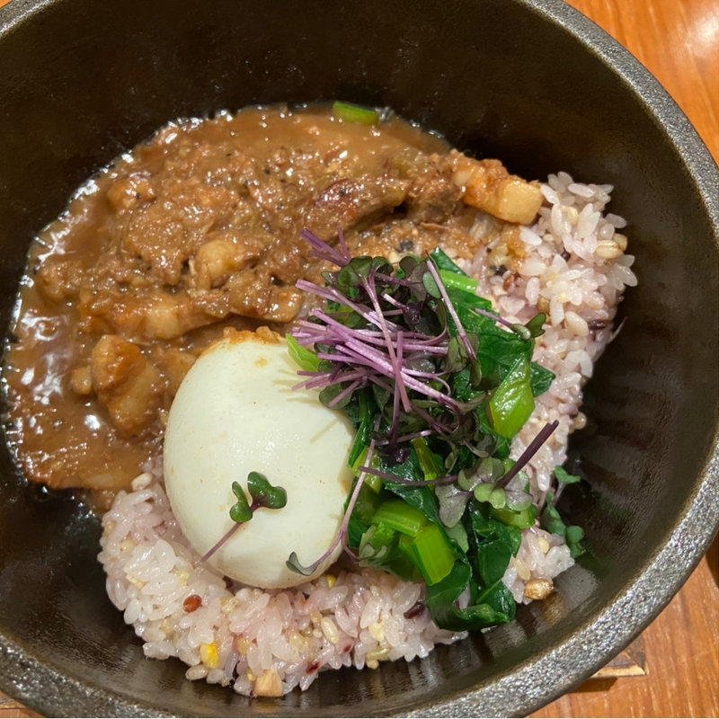 ルーローハン　江戸菜と十六穀米　半熟卵添え(Q CAFE by RoyalGardenCafe)