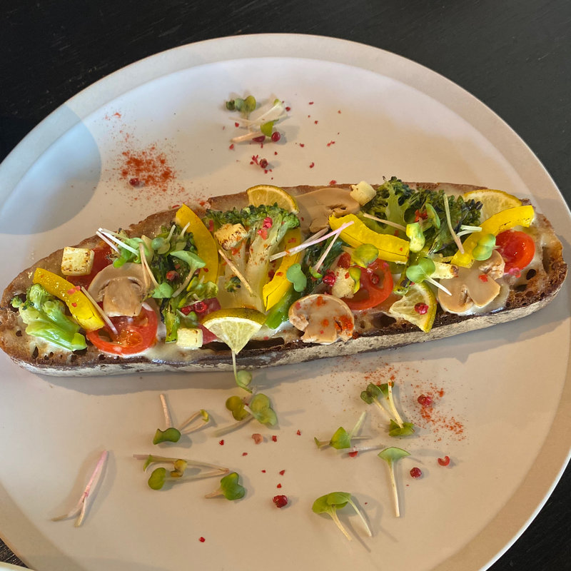 季節野菜のカンパーニュオープンサンド(no-mu cafe)