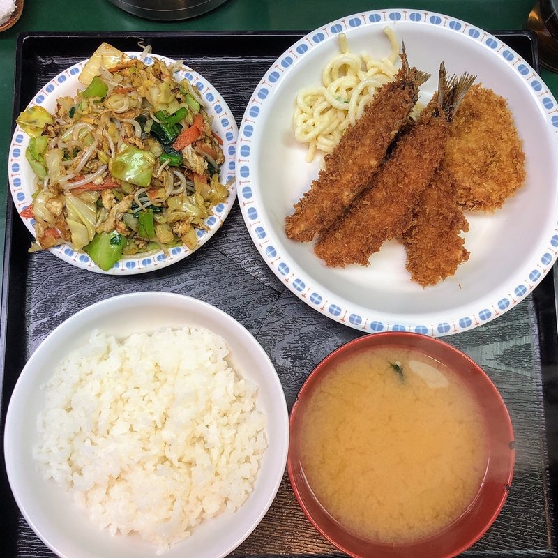 アジフライと野菜炒めハーフ＆ハーフ(とんぺい)
