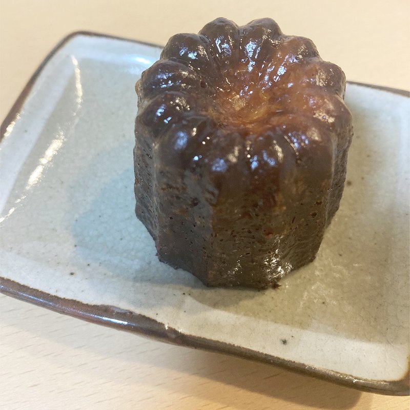 カヌレ(Pâtisserie PAROLA)