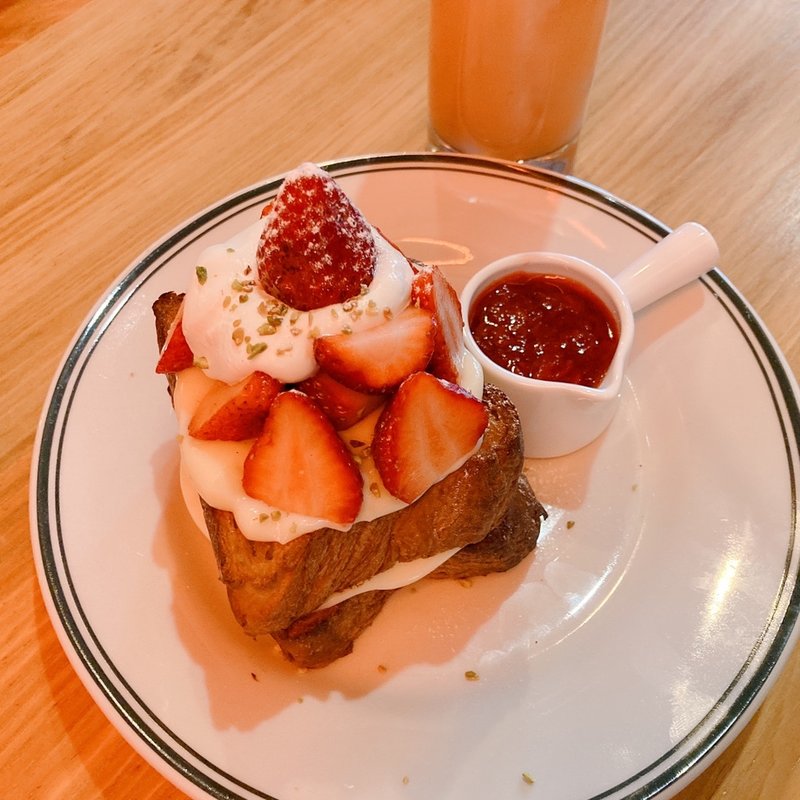 いちご畑のカスタードデニッシュ(カフェ オランジュリー)