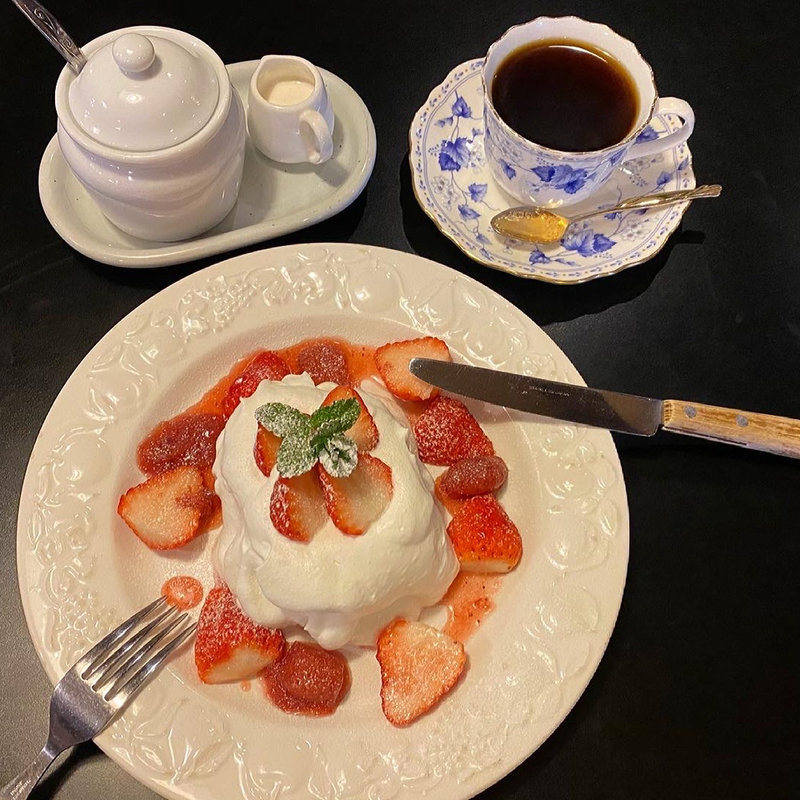 ミルキーシフォン生いちご(Café La Chere（カフェ ラ・シェール）)