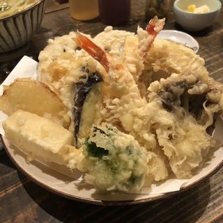 天ぷら盛り合わせ(うどん屋 麦~バク~)