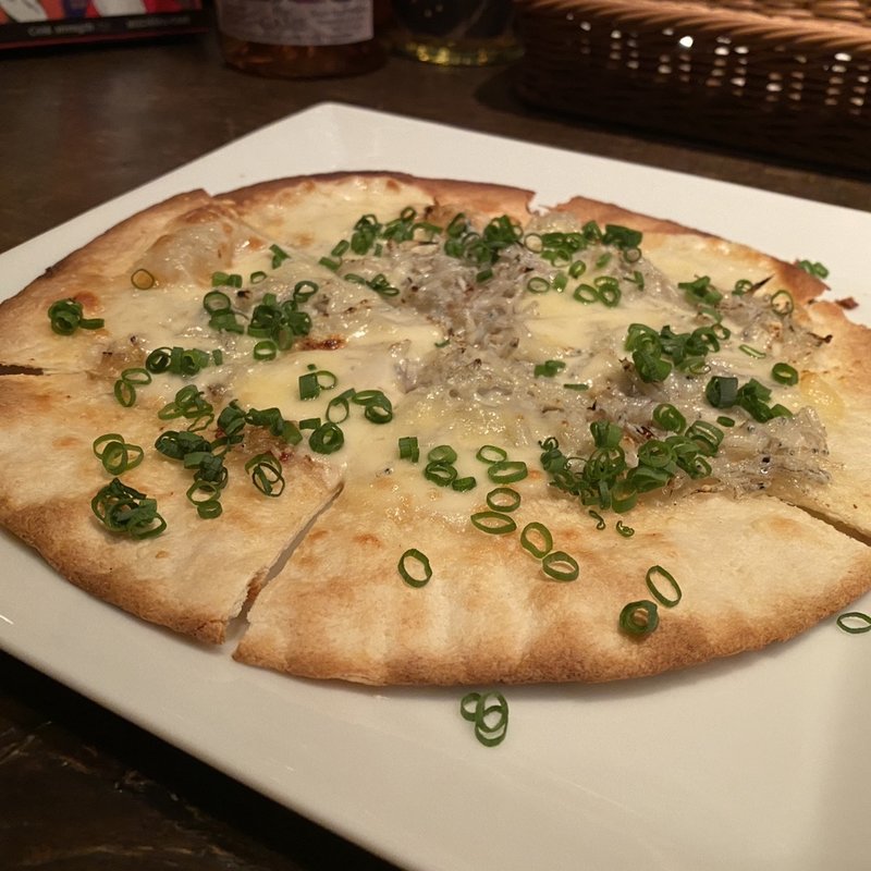 シラスのピザ(ミズナラ カスク)