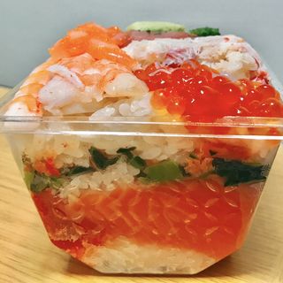 ミルフィーユ海鮮丼(タキモト)