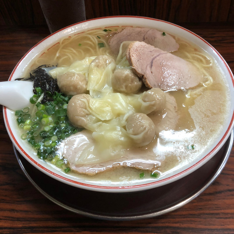 ワンタン麺(呑龍 （ドンリュウ）)