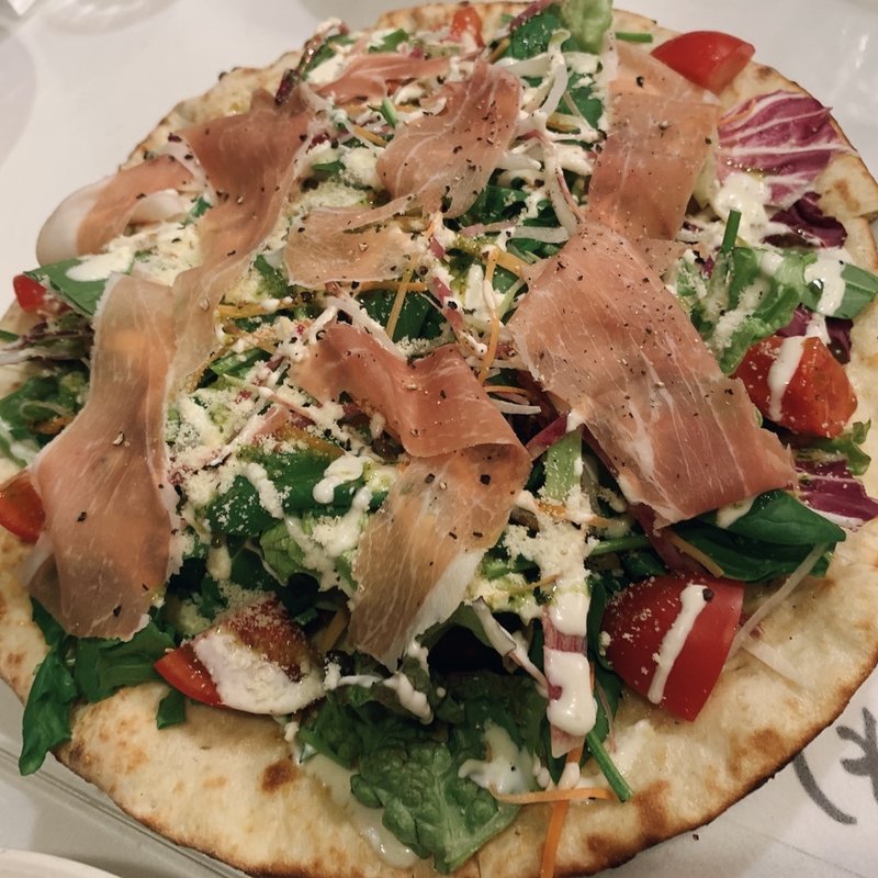 生ハムと生野菜のピッツァ(バール・トラットリア・トムトム （Tomtom 東向島店）)