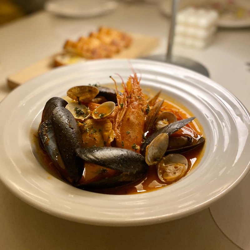 贅沢魚介のブイヤベース(T by TAKERU Co.)