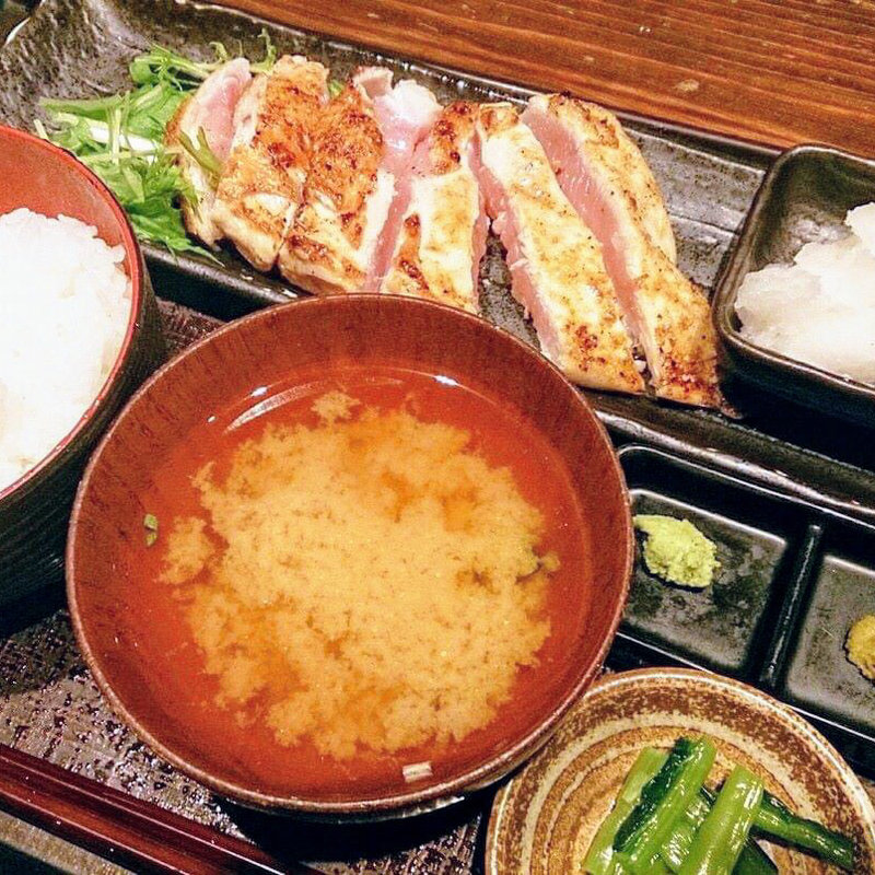 大山鶏の香味刺身ステーキ定食(炭火焼専門食処 白銀屋)