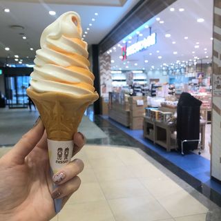ミルク×夕張メロンミックスソフトクリーム(北海道うまいもの館　モザイクモール港北店)