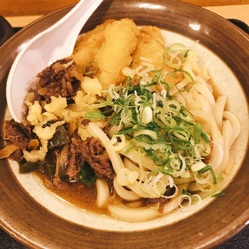 肉うどん ゴボウ天追加(牧のうどん 博多バスターミナル店)