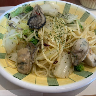 広島産牡蠣と野菜のペペロンチーニスパゲッティ(タベルナ・パパ )