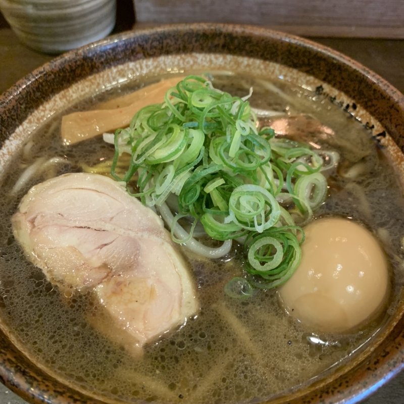 炙り醤油味玉ラーメン(麺匠 真武咲弥 渋谷店)