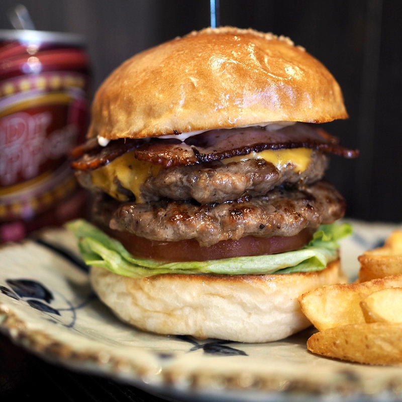 ベーコンチーズダブルバーガー(三六〇 さんろくまる)