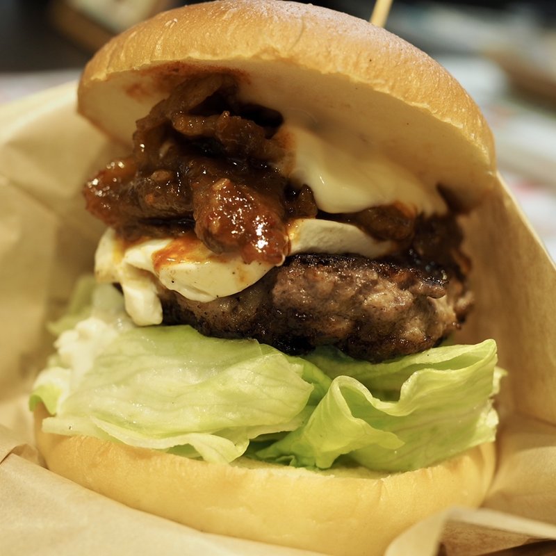 クリームチーズ＆和牛ヤキニクバーガー(グリルデミ ワイズバーガー)