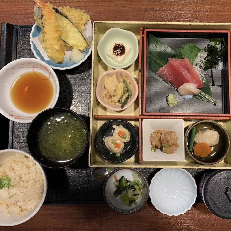 お昼の彩り弁当　ソフトドリンク付き(藍屋 湘南ライフタウン店)