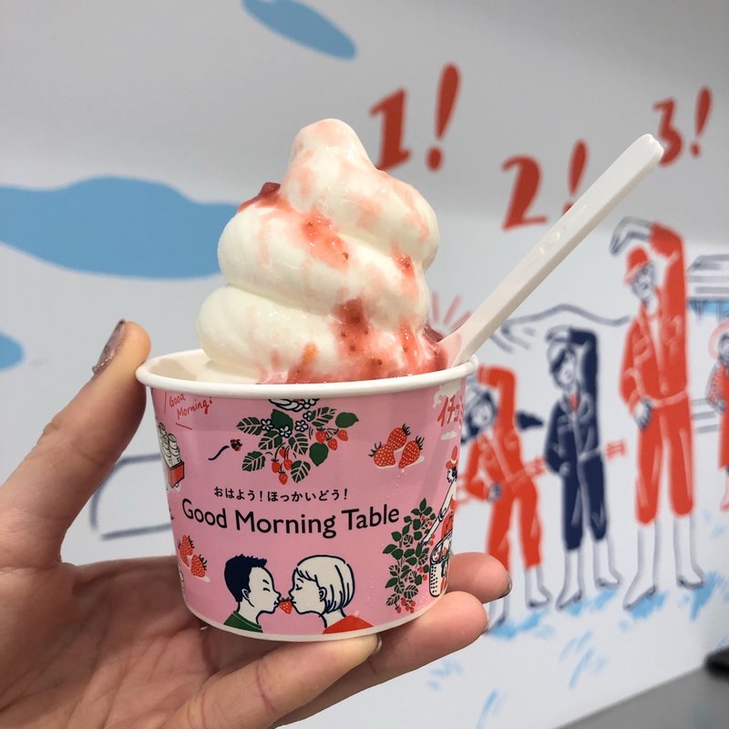イチゴミルクソフト(グッドモーニングテーブル横浜高島屋店)