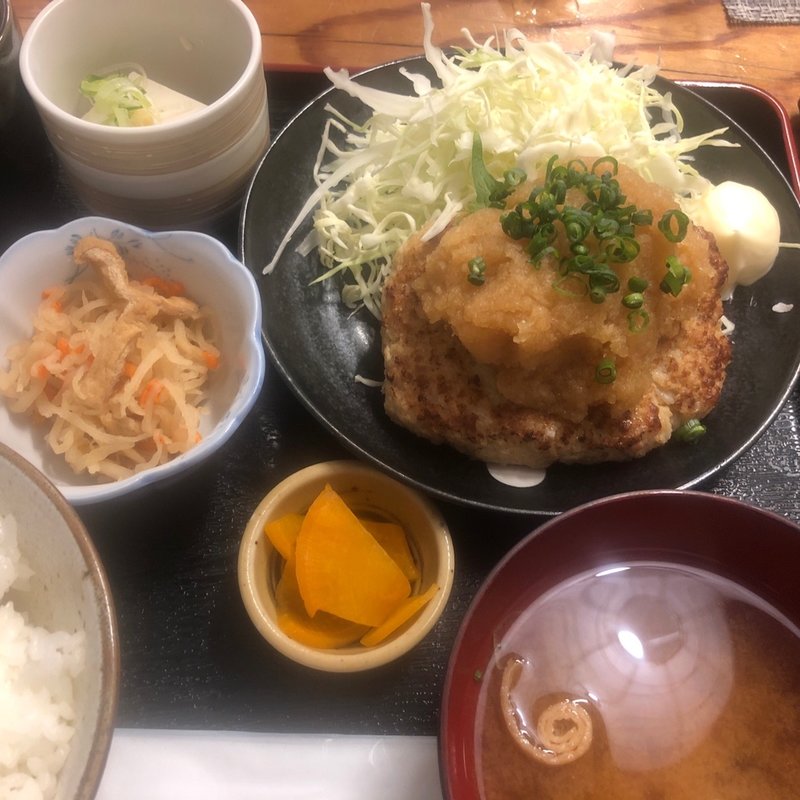 若鶏のハンバーグおろしポン酢がけ（週替わり定食）(八丁堀 朋（ハッチョウボリ トモ）)