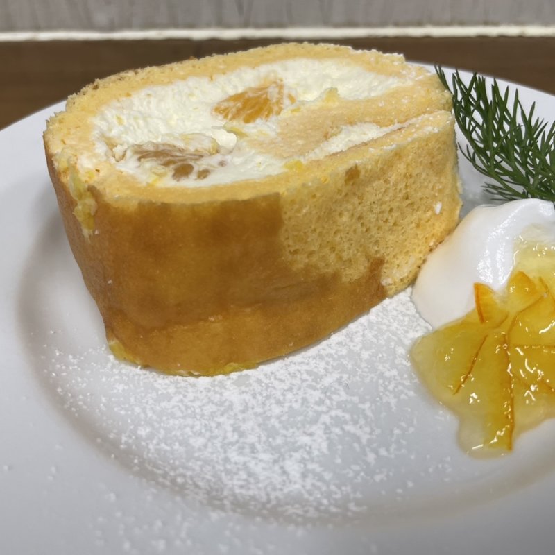 甘夏チーズロールケーキ(ラーメン専科 竹末食堂)