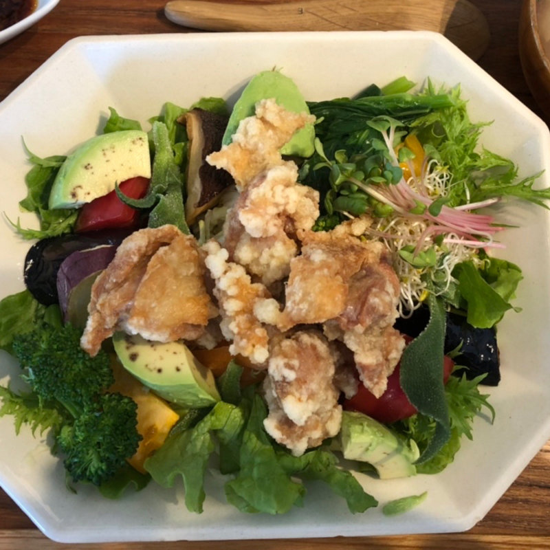 アボカド唐揚げ丼(UKA FARM TABLE)