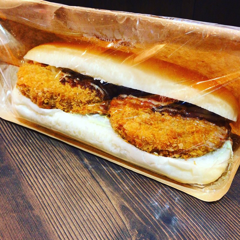 コロッケ(焼きたてコッペ製パン)