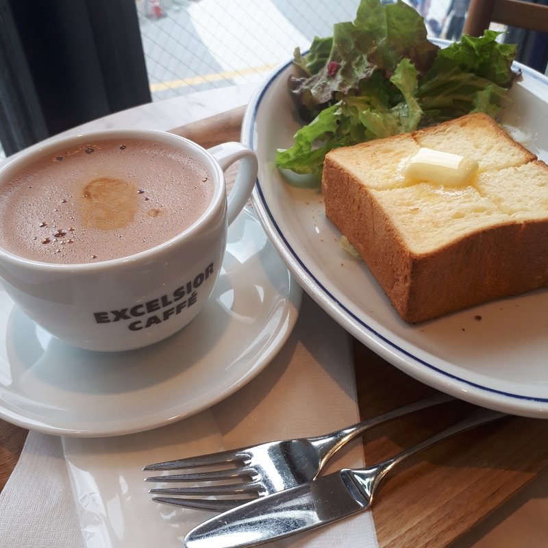 厚切りトーストモーニング+カフェモカ(エクシオールカフェ大塚駅前)