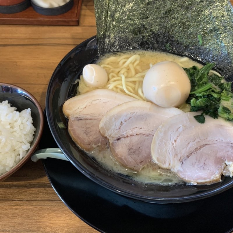 MAXラーメン(横浜家系ラーメン 春吉家)