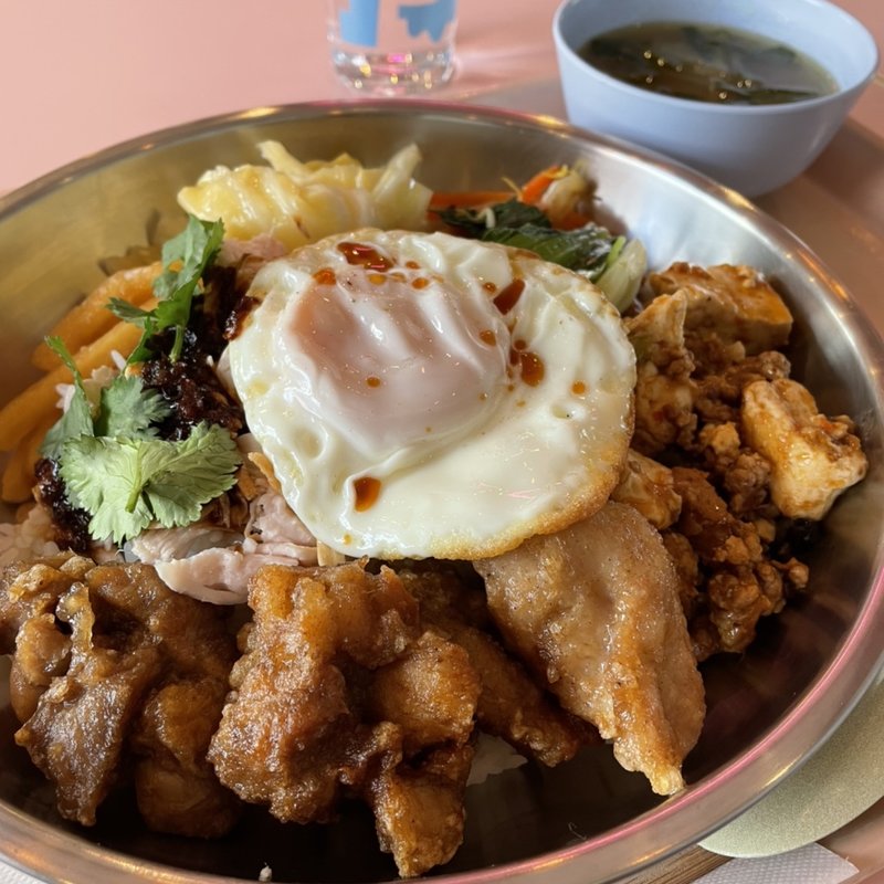 選べるメイン2品＋おまかせお惣菜4品(ピポンペン)