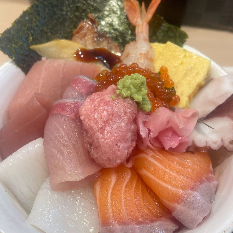 メガ盛り海鮮丼(街のみなと　阪急高槻市駅店)