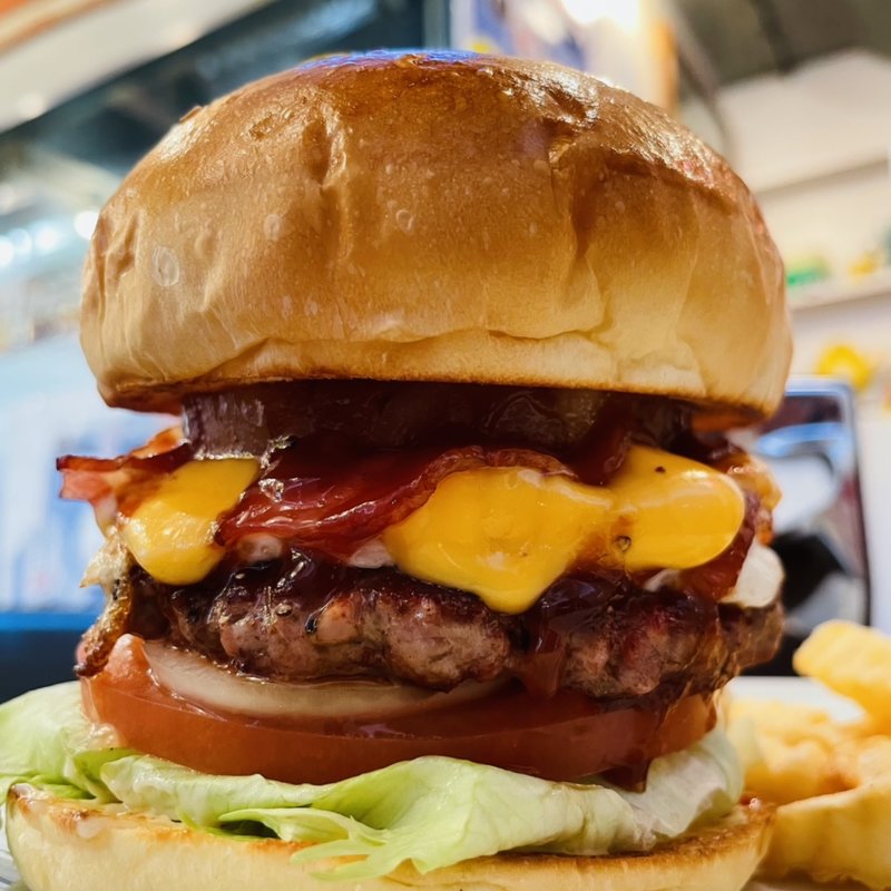 ベーコンチーズバーガー＋エッグ＋パイナップル(Reg-On Diner)