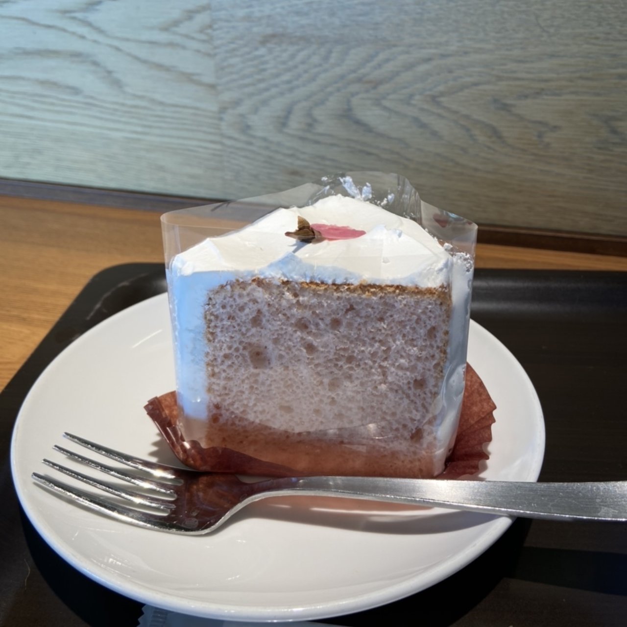 桜のシフォンケーキ スターバックスコーヒー 東京ガーデンテラス紀尾井町店 Starbucks Coffee の口コミ一覧 おいしい一皿が集まるグルメコミュニティサービス Sarah