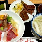 海鮮丼と牛タン焼き定食(牛タン炭焼　利休　)